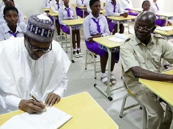 Buhari ‘returns’ to secondary school in Edo (PHOTO)